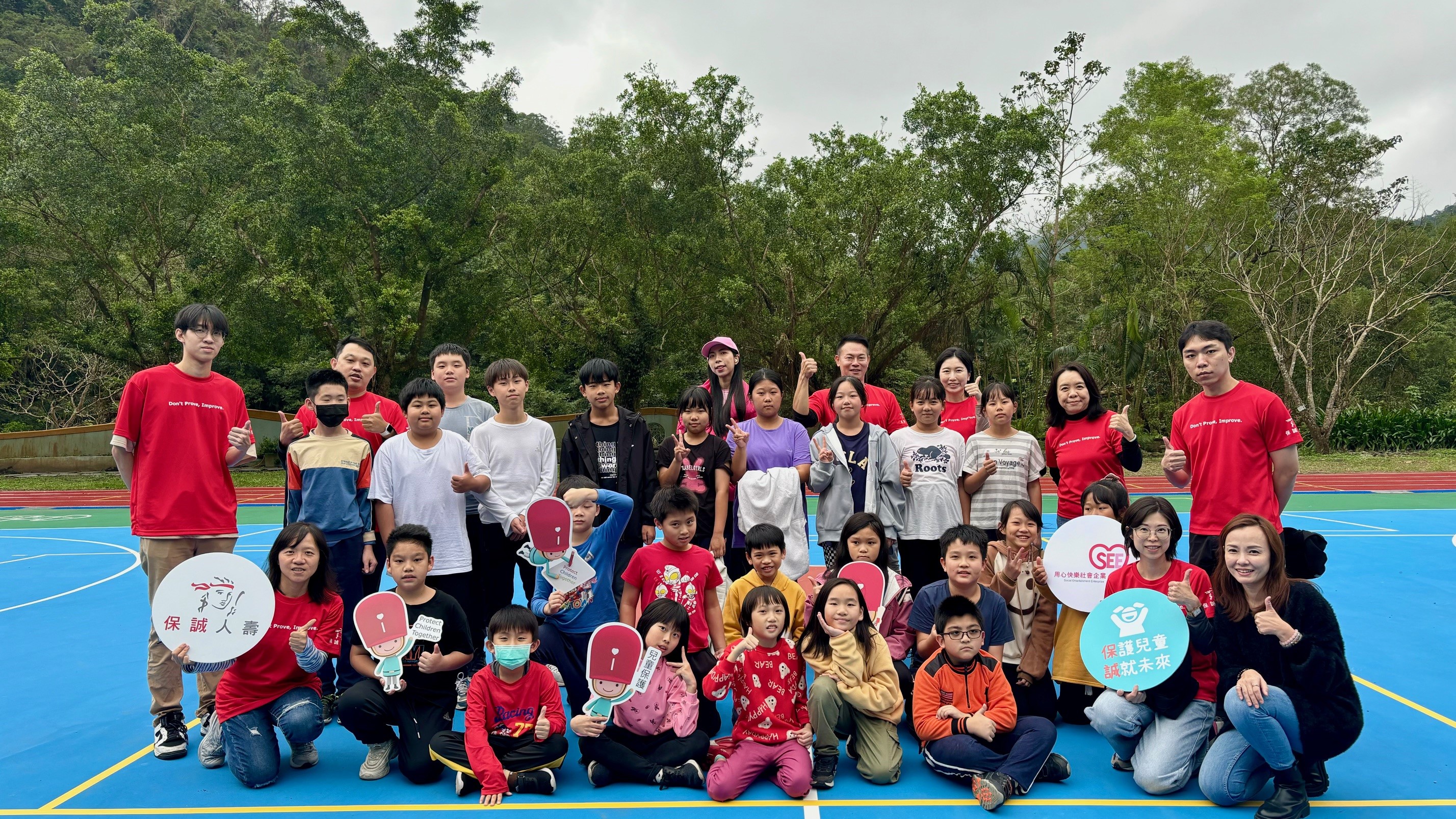 新北永定國小小朋友開心參與保誠人壽X用心快樂社企「兒童藝術美學紓壓課程」