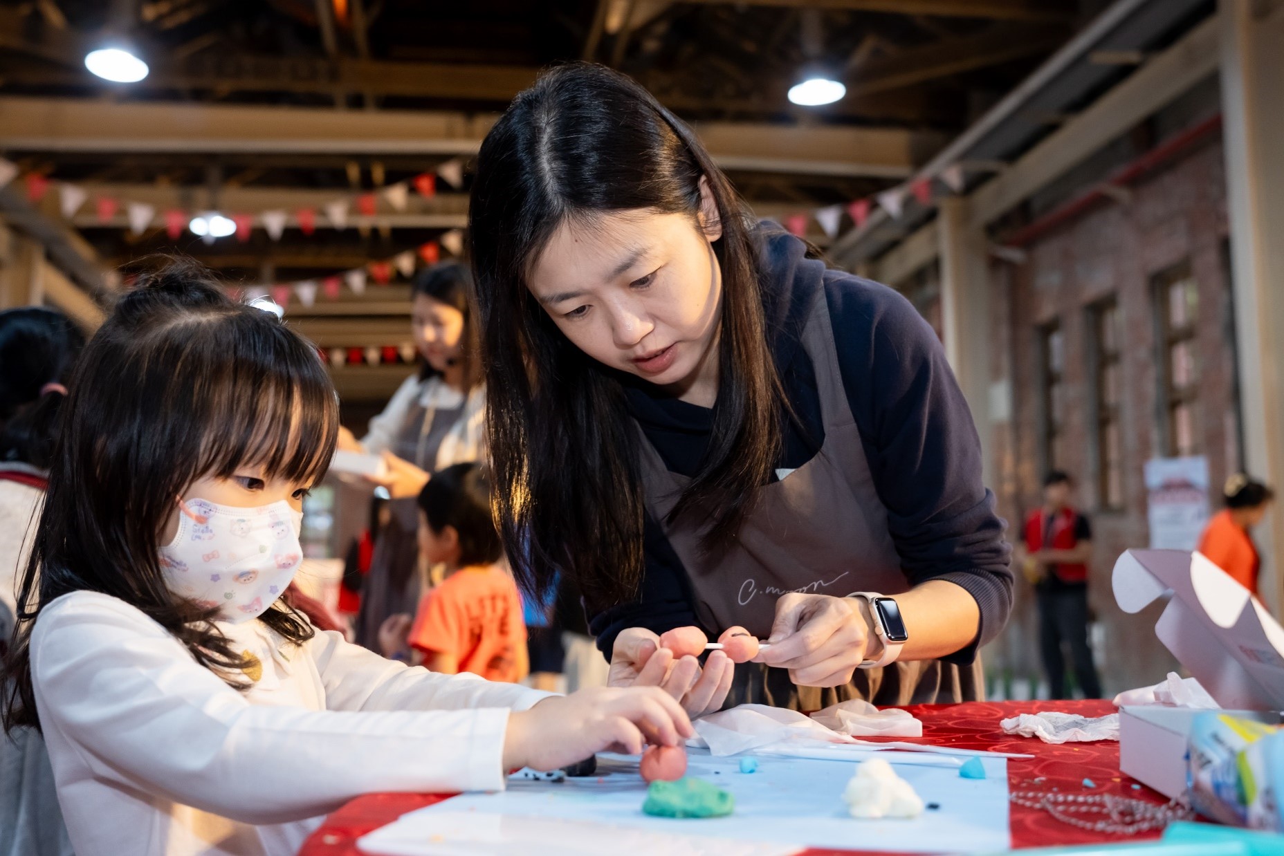 認真捏出自己的肥皂黏土